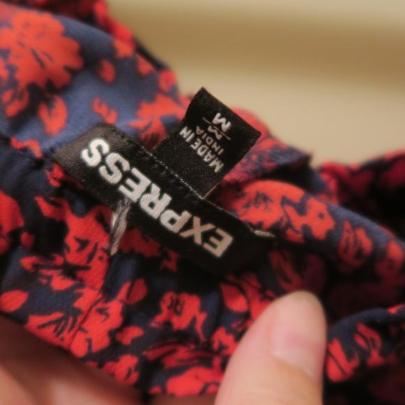 Express Floral Off the Shoulder Crop Top - Picture 4 of 8